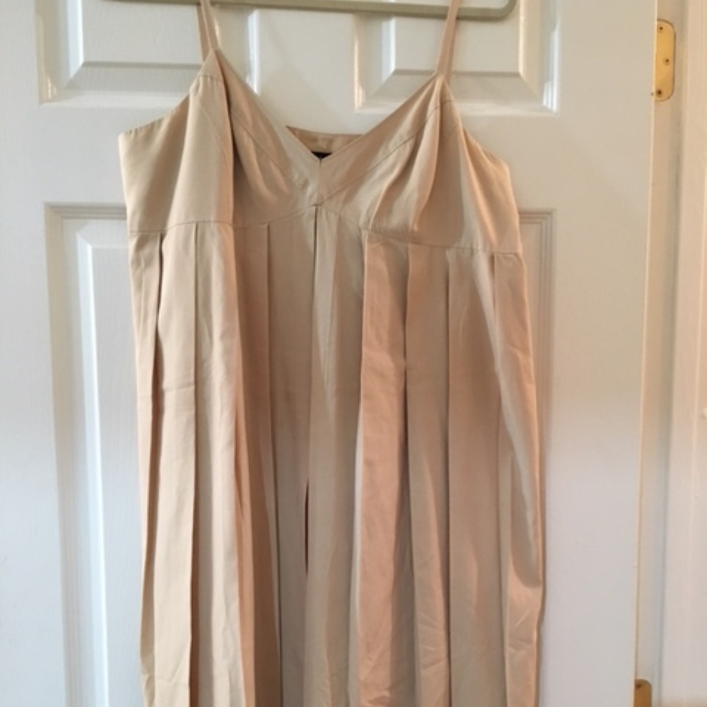 AV- Adrienne Vittadini empire waist pleated dress